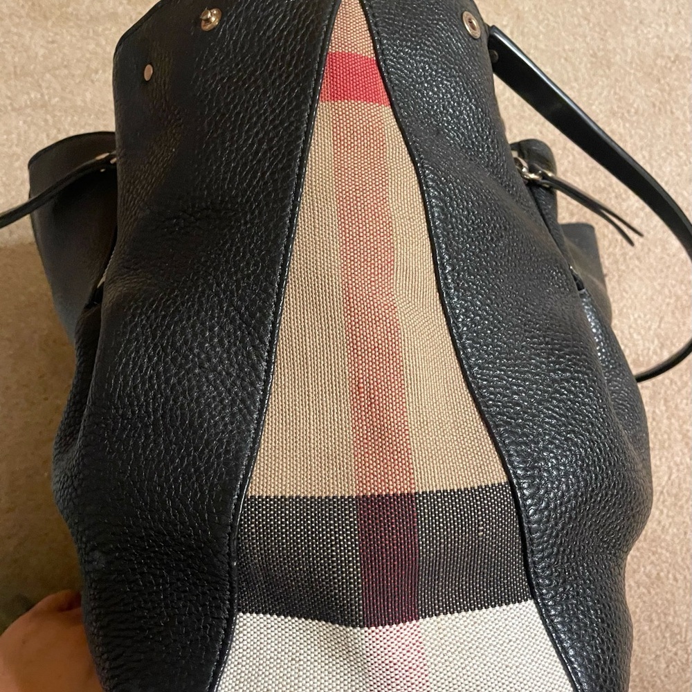Authentic Burberry Maidstone Large Leather Tote - Picture 6 of 14